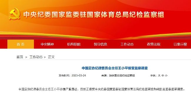 雷舒羽：大刘杏梓的耳钉，这也是vintage的耳钉，这个也是在网络上很火的不对称风。