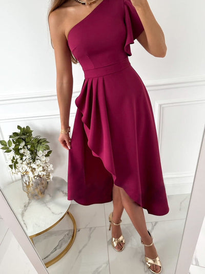 Elegant one-shoulder dress in a solid color