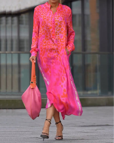 Long-sleeved dress with a leopard print slit